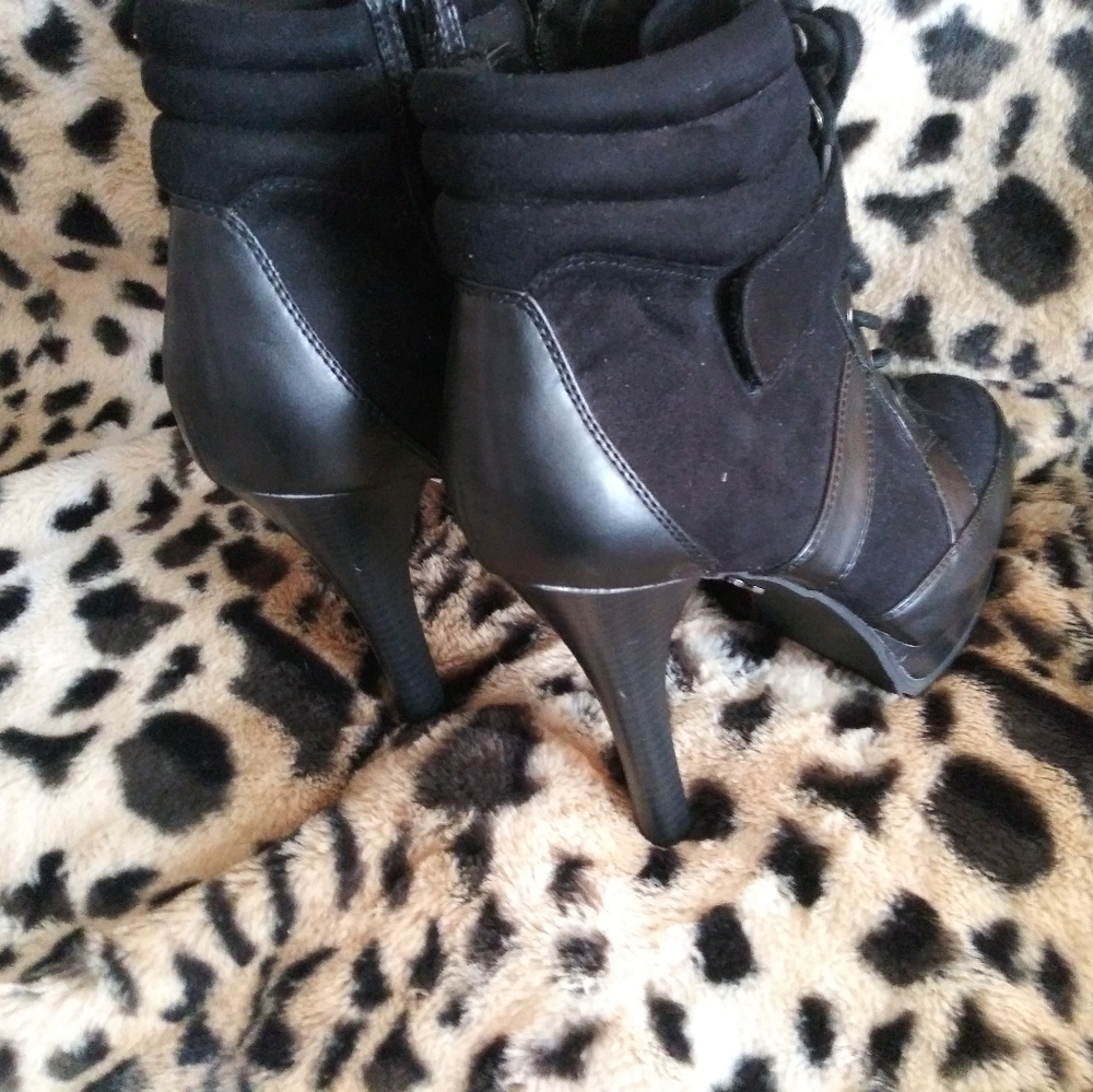 JLo black boots - Picture 3 of 4